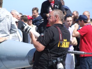 René F5AXG en action  dans une autre de ses passions la photo et l'aviation, ici lors du meeting de la patrouille de France lors de l'opération TM100B
